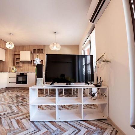 Bright 1Bdr Apartment With A Balcony Sofia Bagian luar foto