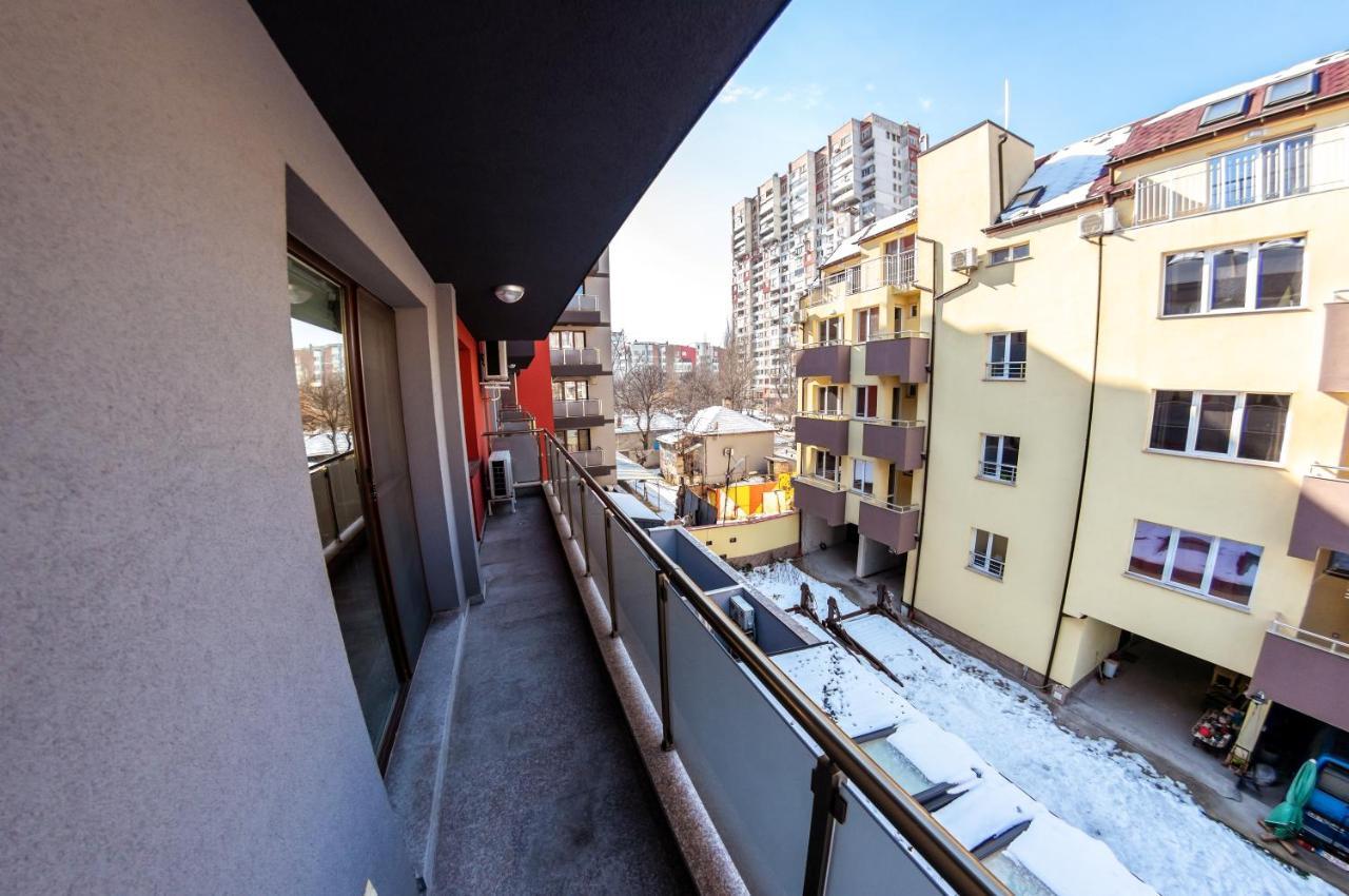 Bright 1Bdr Apartment With A Balcony Sofia Bagian luar foto